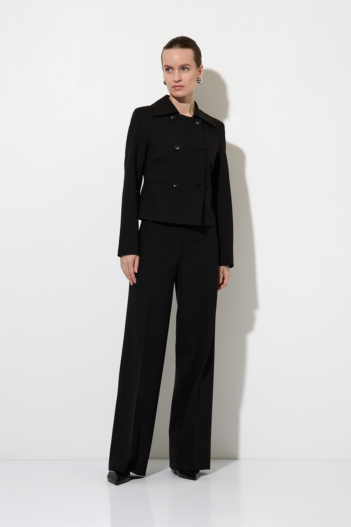 < Брючный костюм №7