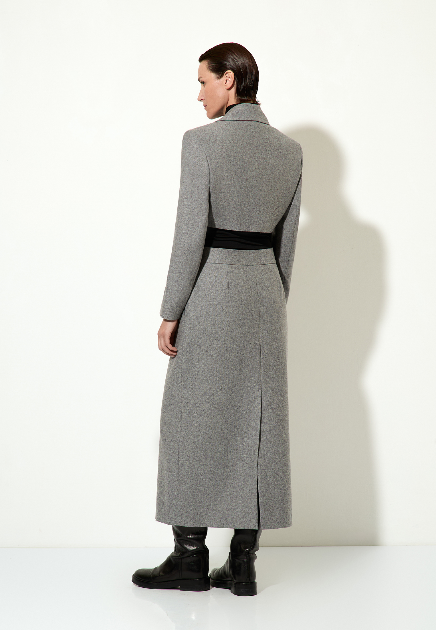 < Костюм с однобортным жакетом и юбкой №4