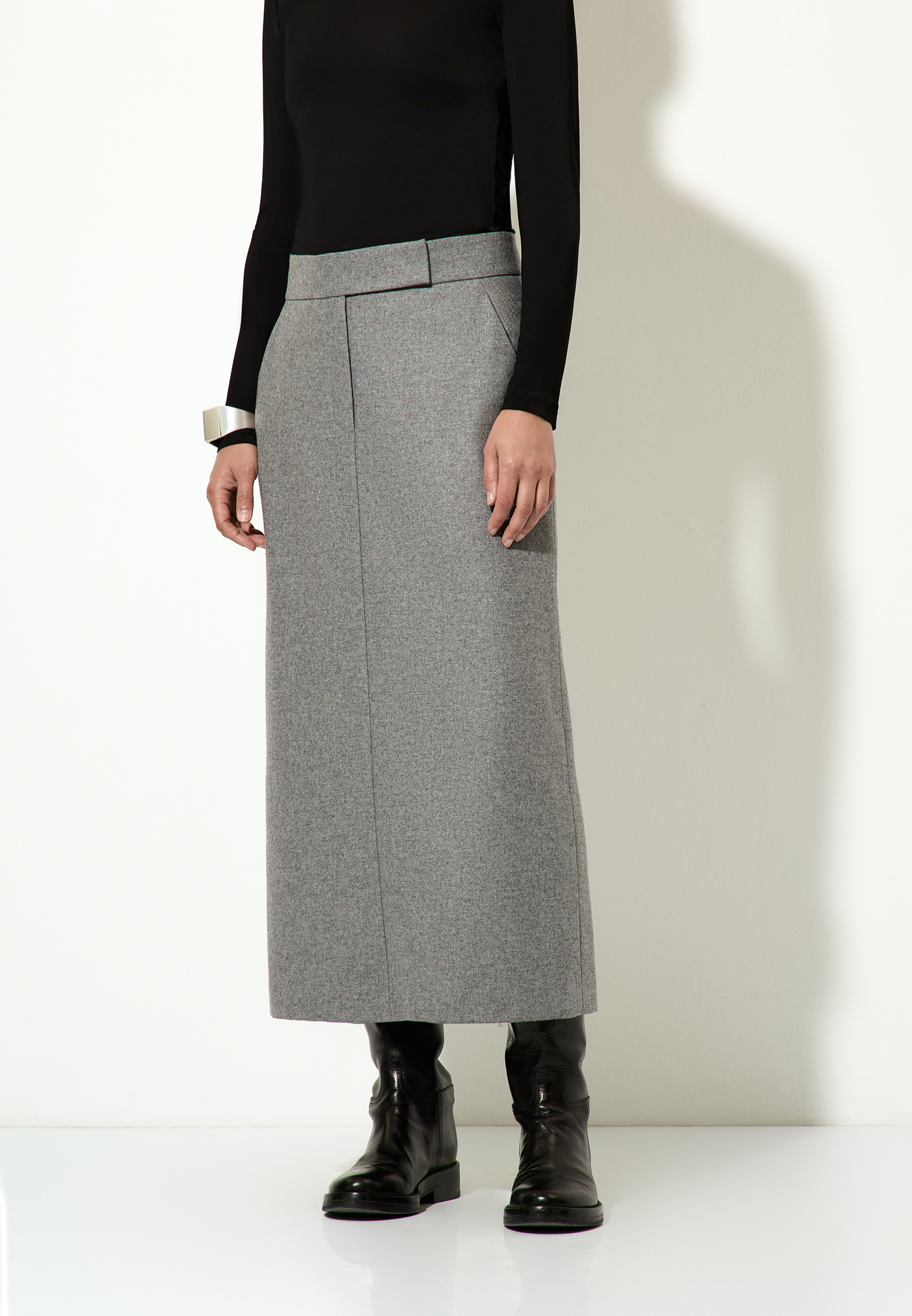 < Костюм с однобортным жакетом и юбкой №5