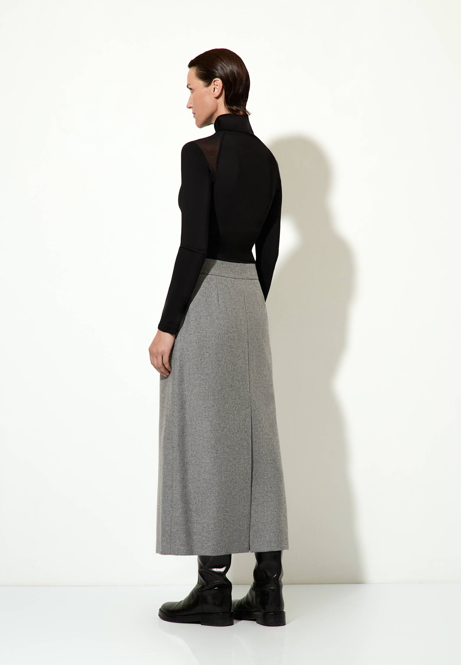 < Костюм с однобортным жакетом и юбкой №6