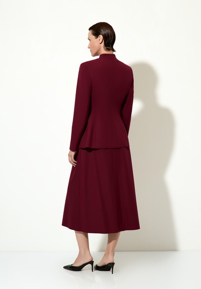 < Костюм с однобортным жакетом и юбкой №3