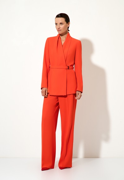 < Костюм с акцентным жакетом №5