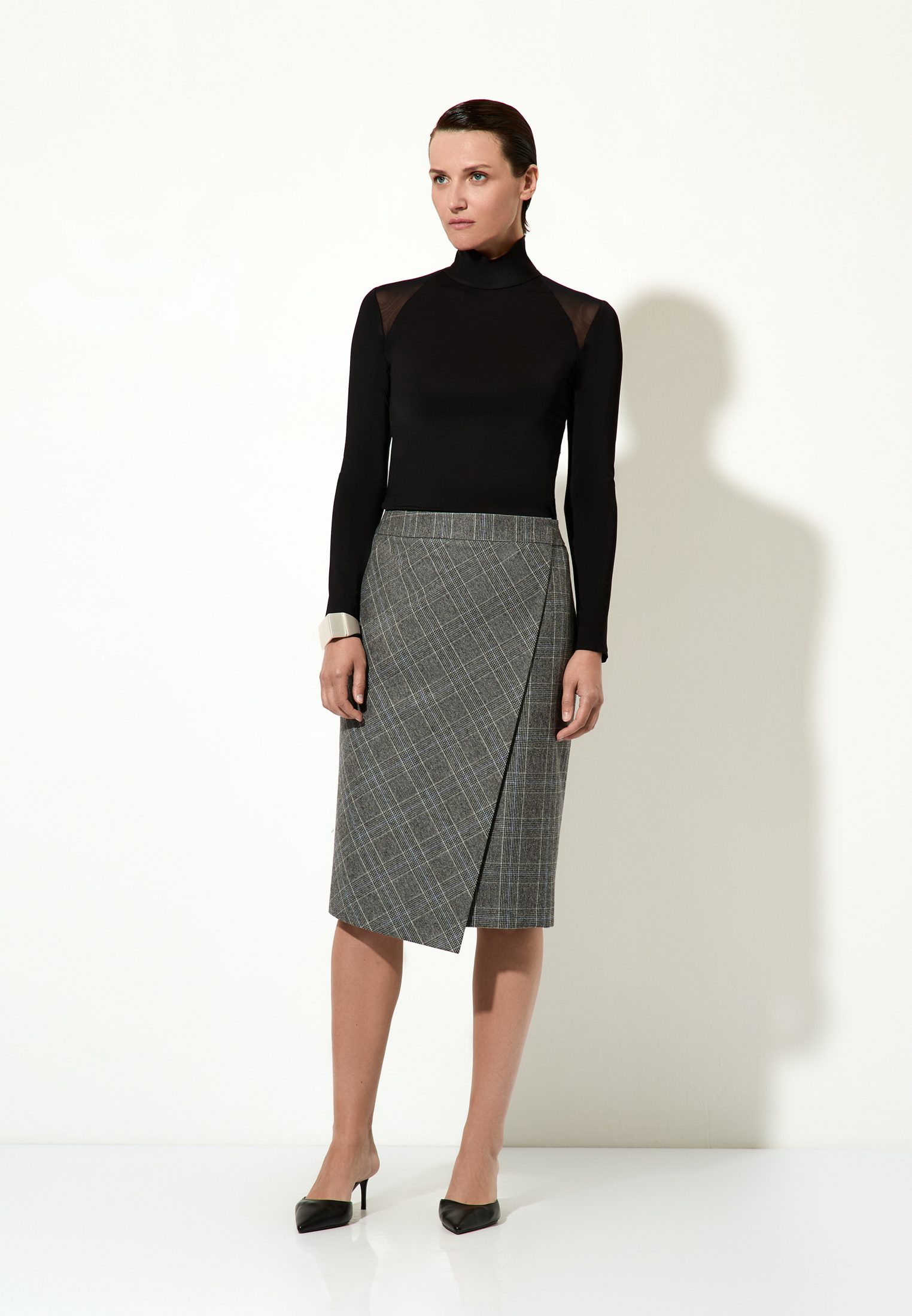 < Костюм с жилетом, брюками и юбкой №4