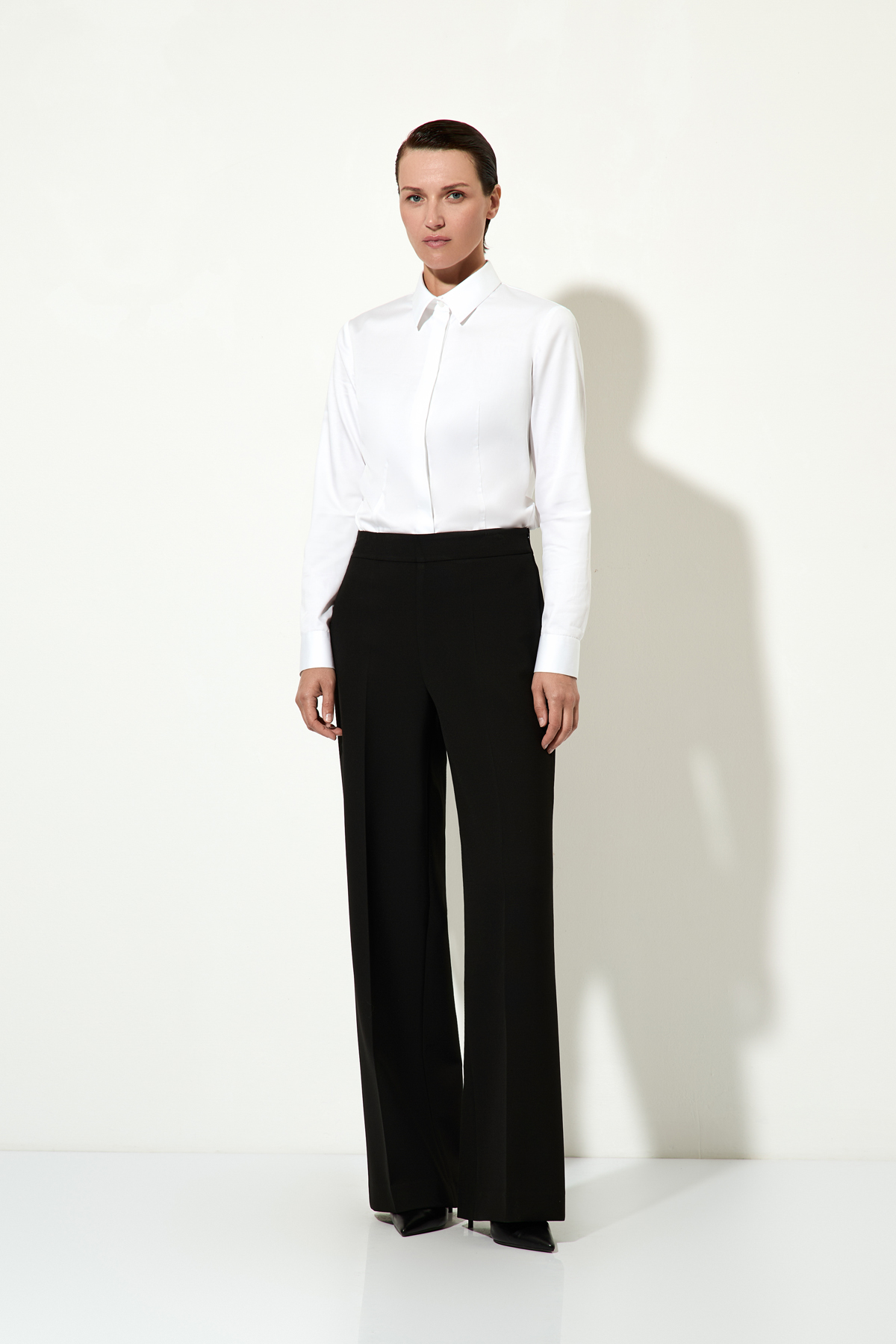 < Костюм с однобортным жакетом №2