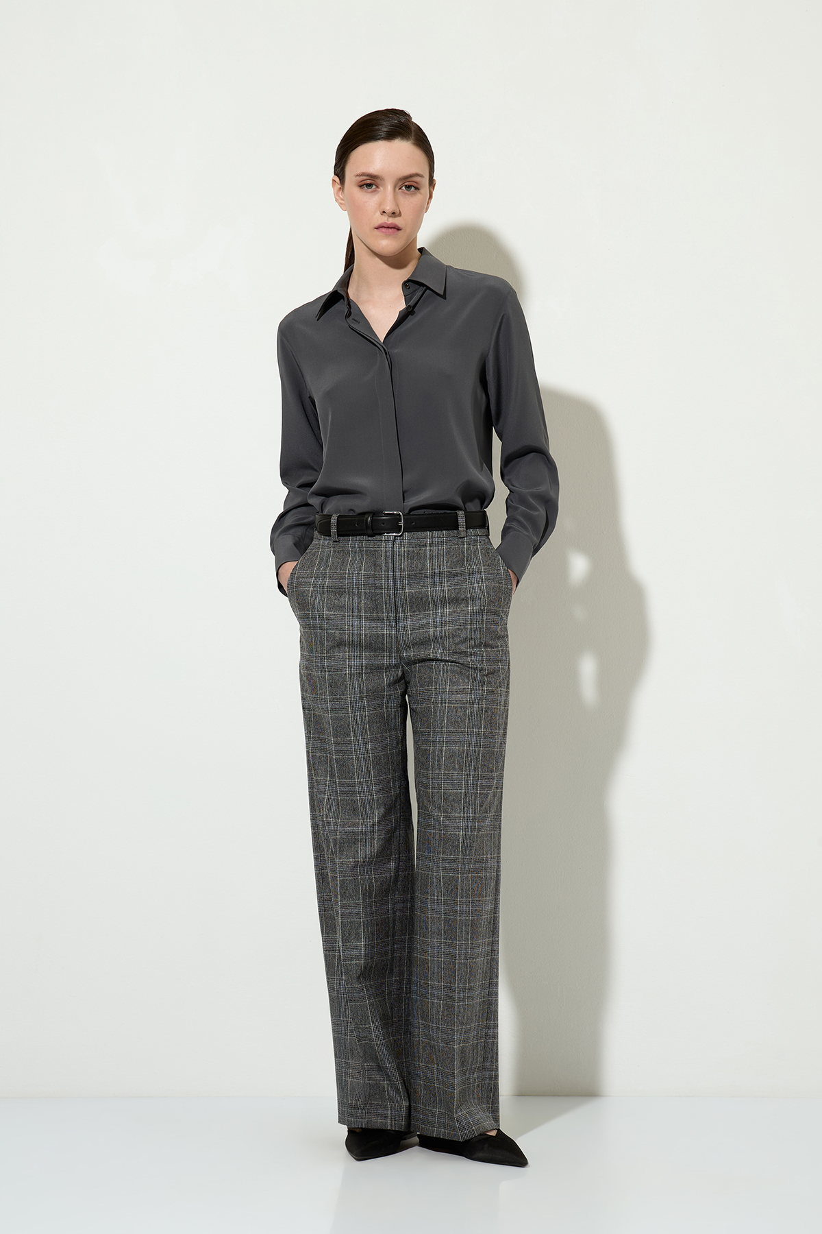 < Костюм с жилетом, брюками и юбкой №2