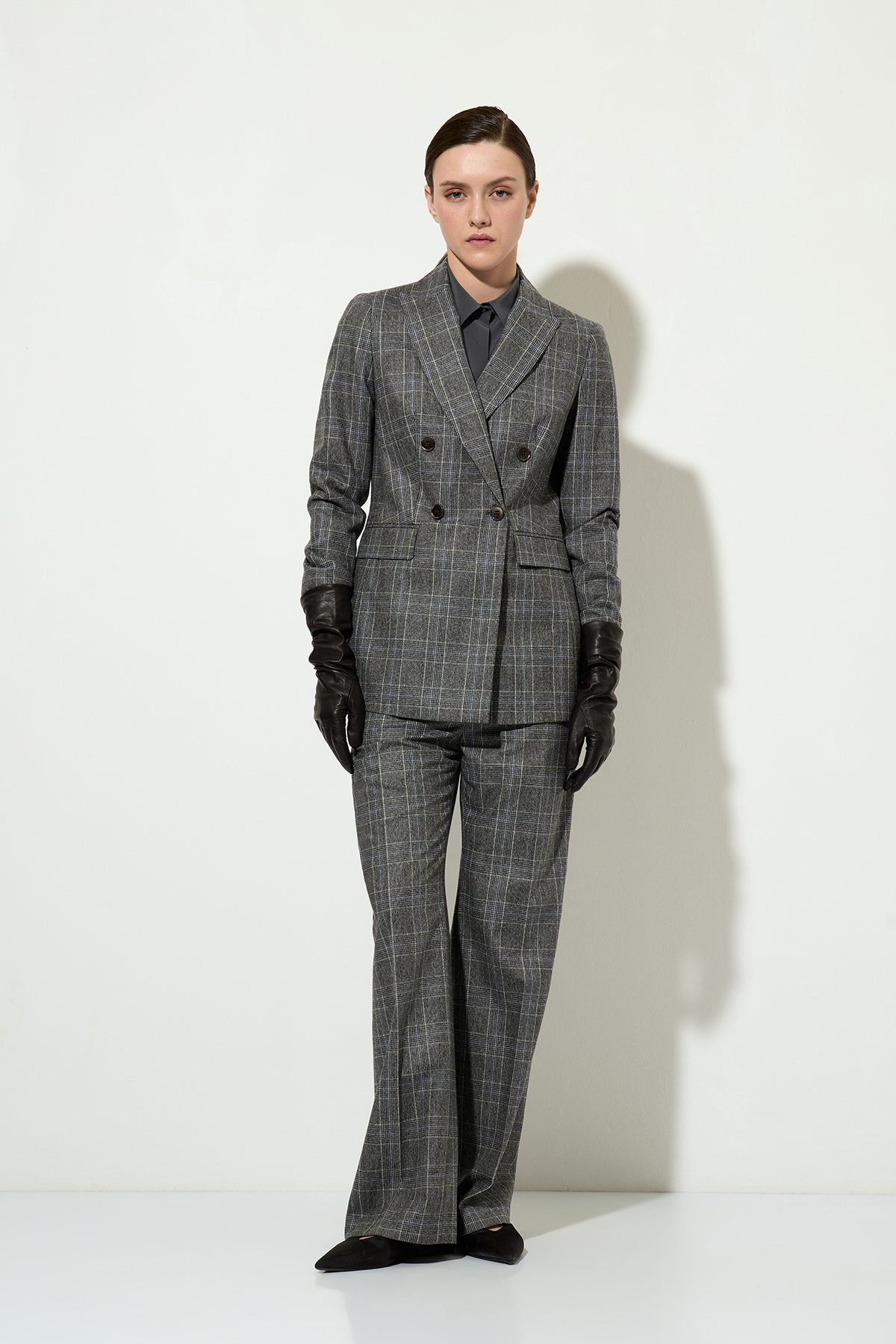 < Костюм с жилетом, брюками и юбкой №1