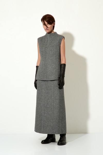 < Костюм женский с юбкой и жилетом №1