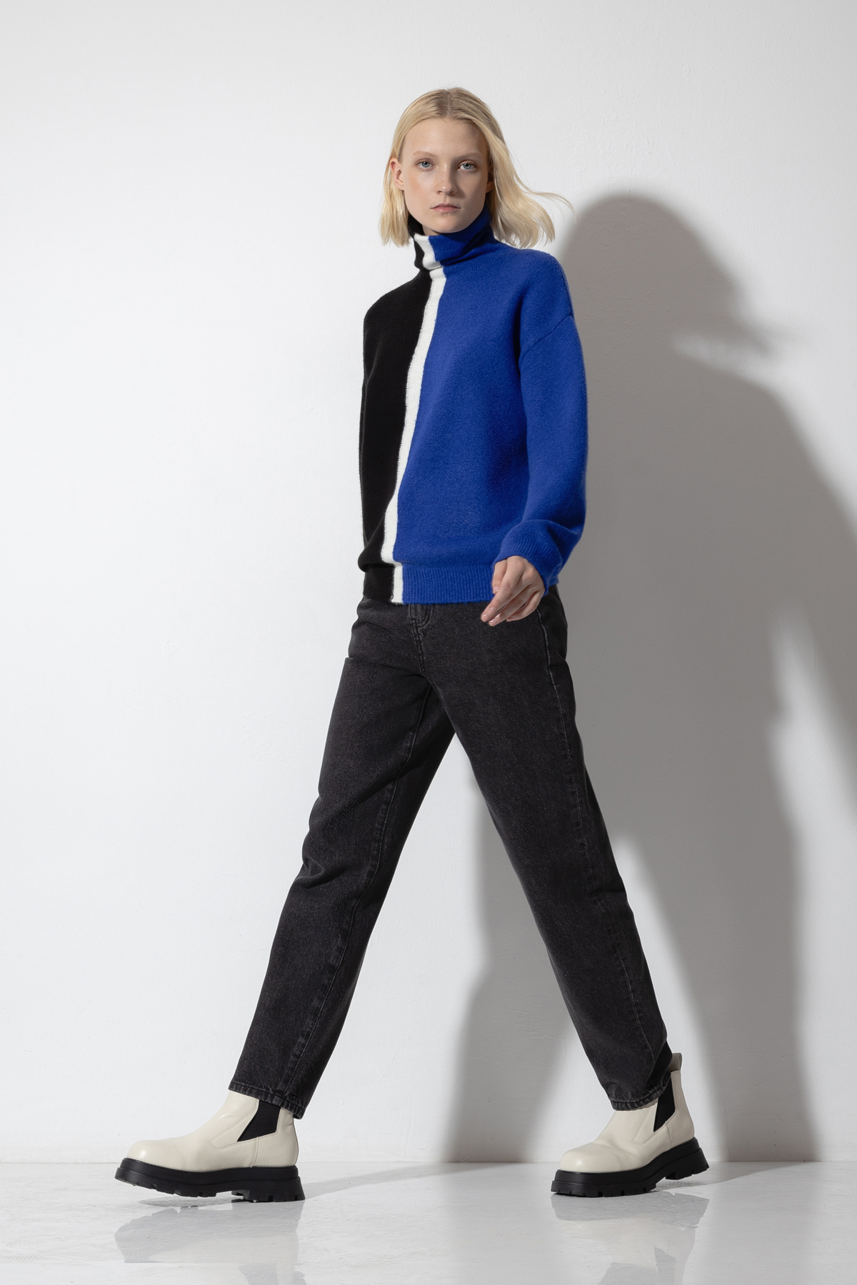 Джинсы Mom Fit VASSA CODE, пол женский, цвет черный