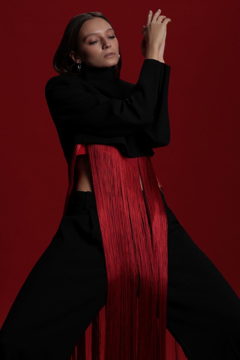 Кроп-жакет VASSA&Co, пол женский, цвет черный