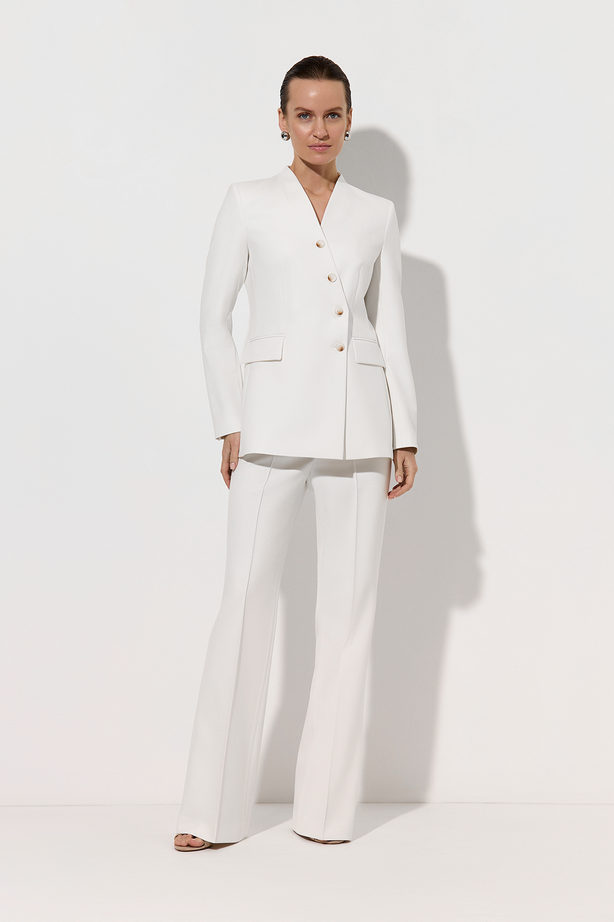 Брюки VASSA&Co, пол женский, цвет белый