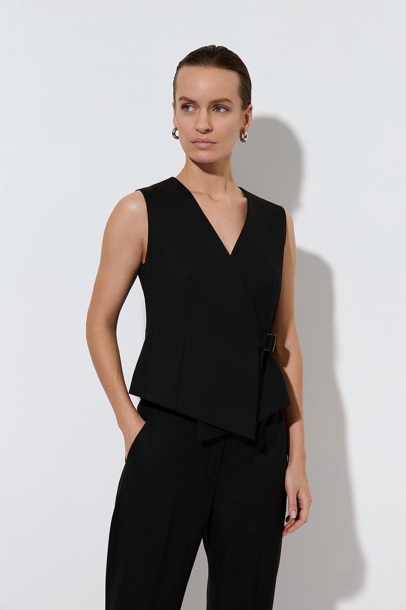 Жилет с асимметричным запахом VASSA&Co, пол женский, цвет черный