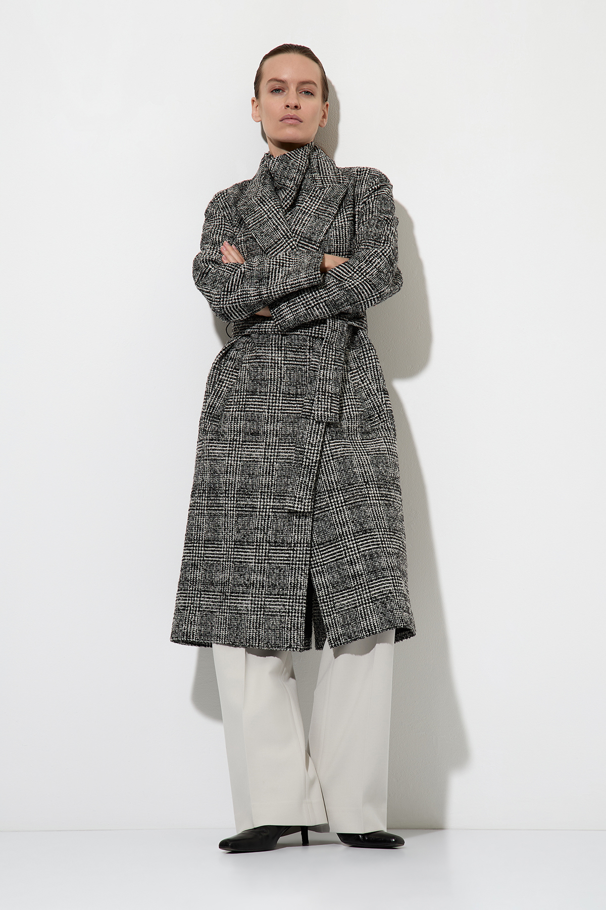 Пальто со съемной манишкой VASSA&Co, пол женский, цвет черный