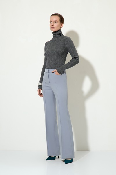 Брюки прямого кроя VASSA&Co, пол женский, цвет голубой