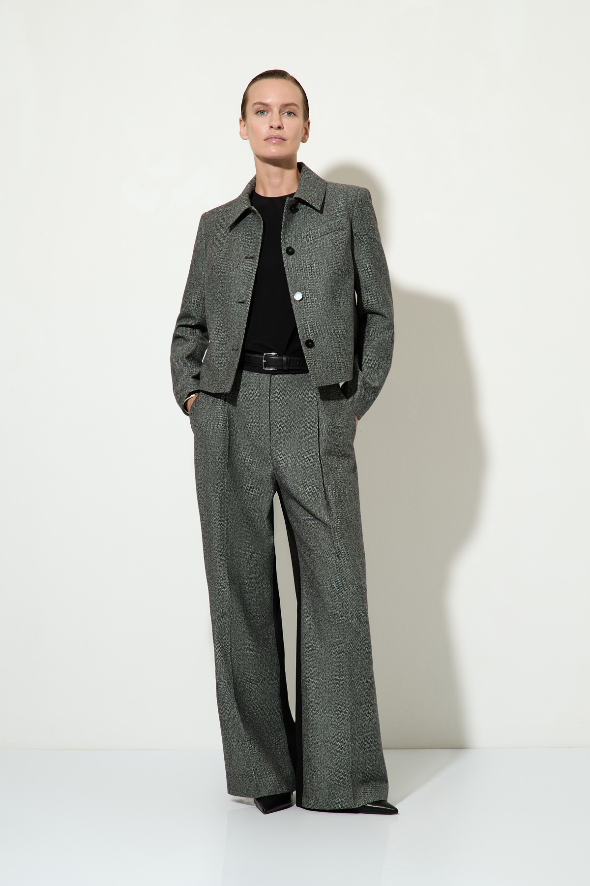 Брюки в стиле color block VASSA&Co, пол женский, цвет серый