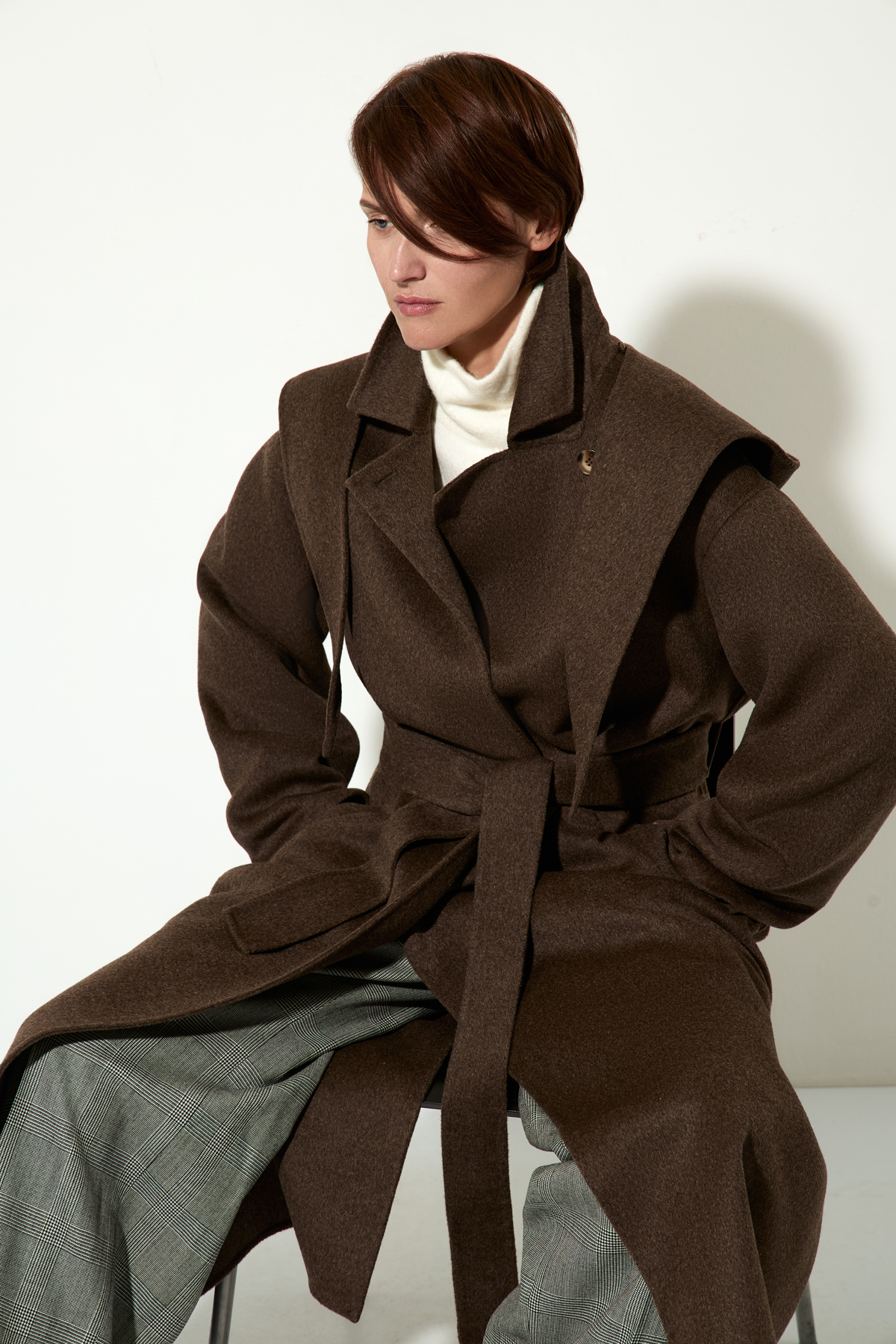 Пальто женское с капюшоном VASSA CODE, пол женский, цвет коричневый