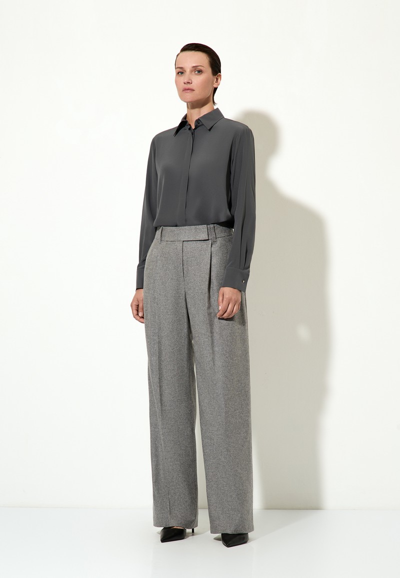 Брюки из полушерстяной ткани VASSA&Co, пол женский, цвет серый