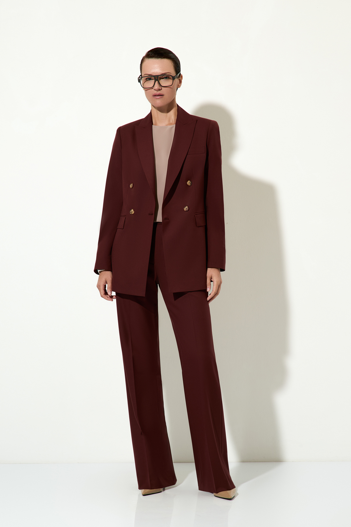 Брюки классические прямые VASSA&Co, пол женский, цвет коричневый