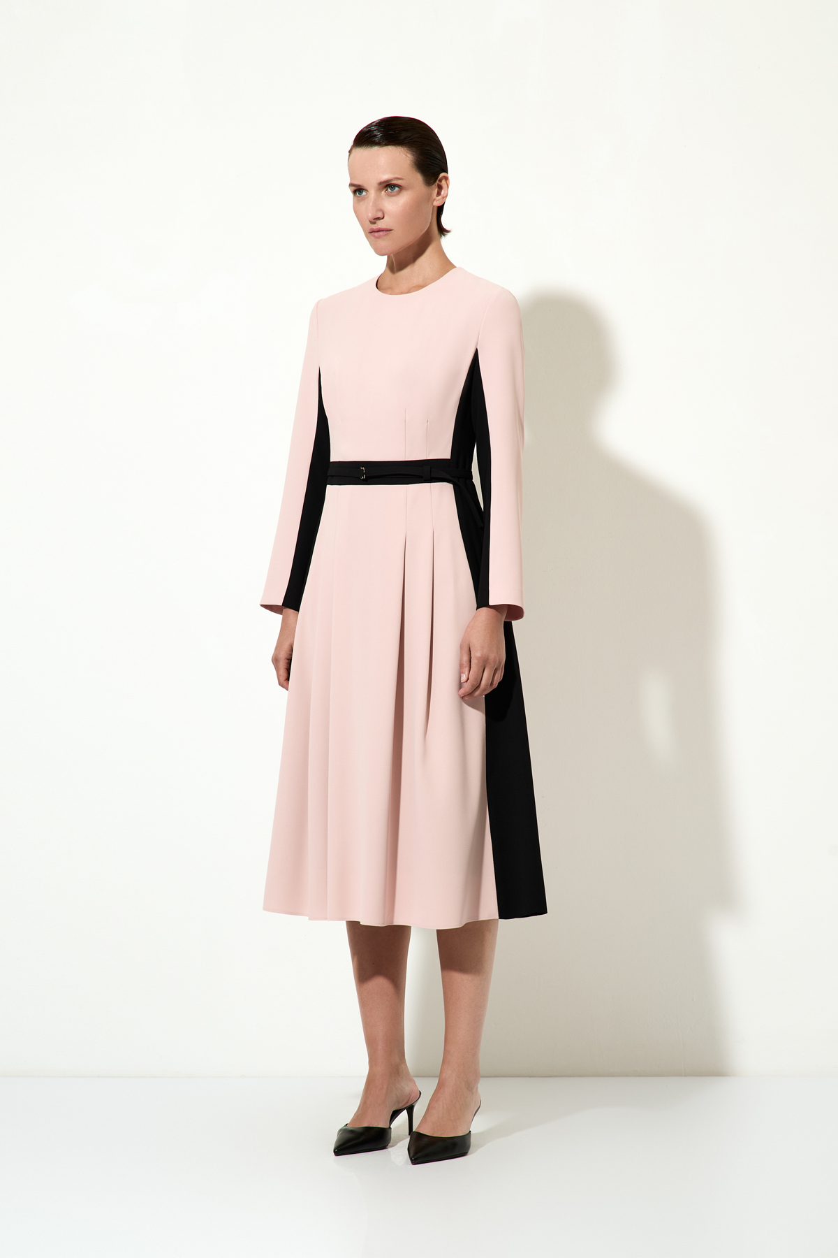 Платье-миди VASSA&Co, пол женский, цвет черный