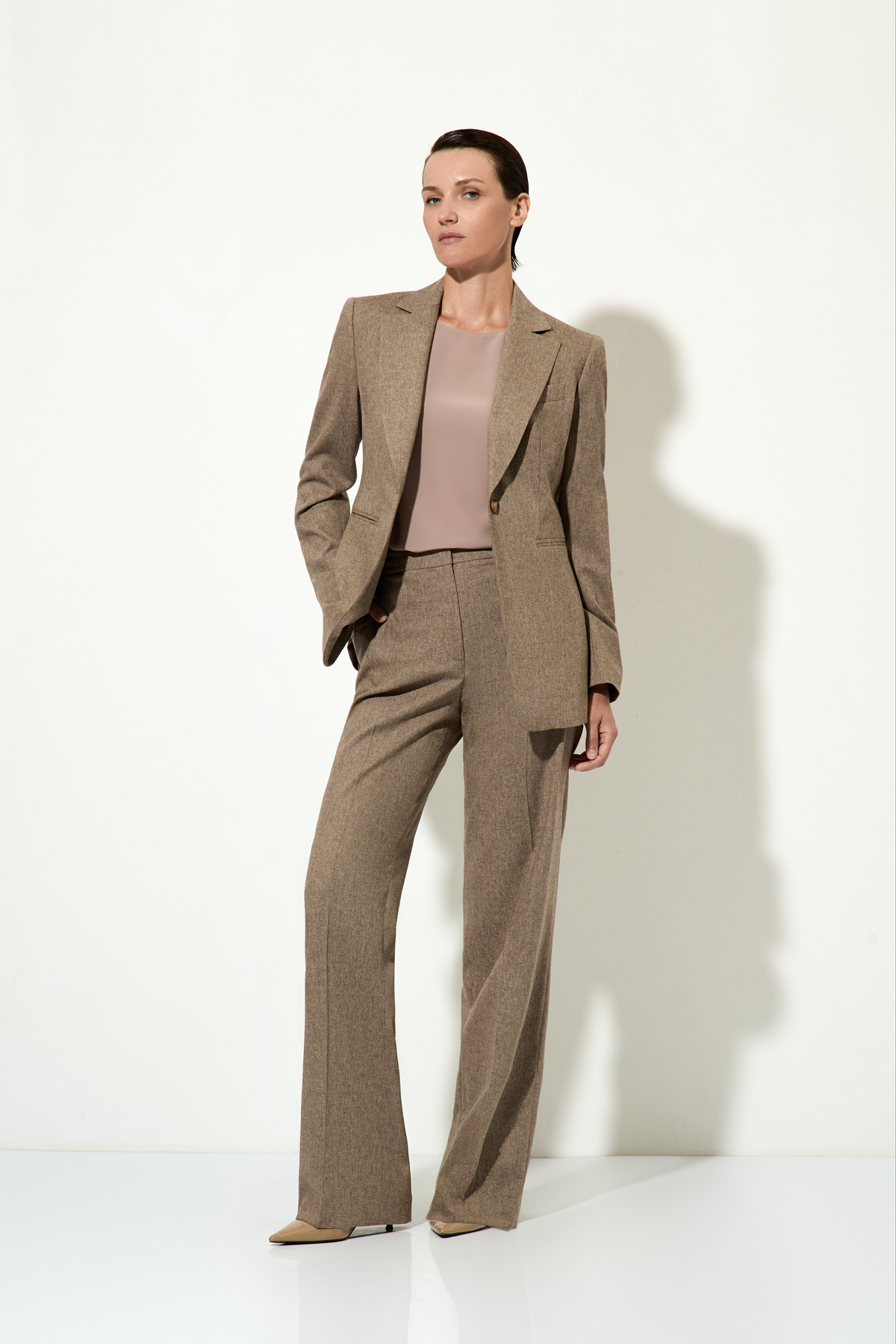 Брюки прямого кроя из полушерсти VASSA&Co, пол женский, цвет коричневый