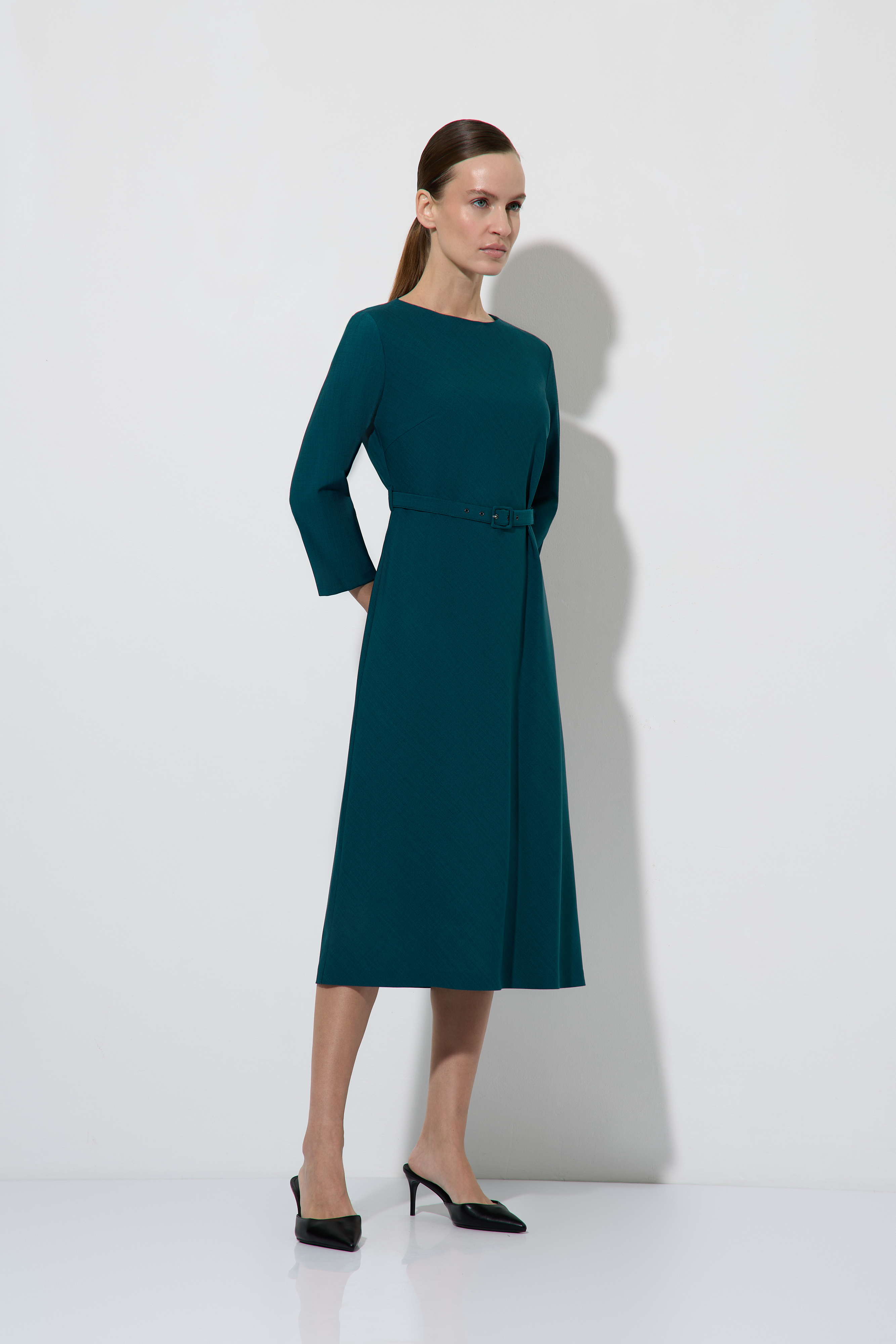 Платье изумрудное VASSA&Co, пол женский, цвет зеленый