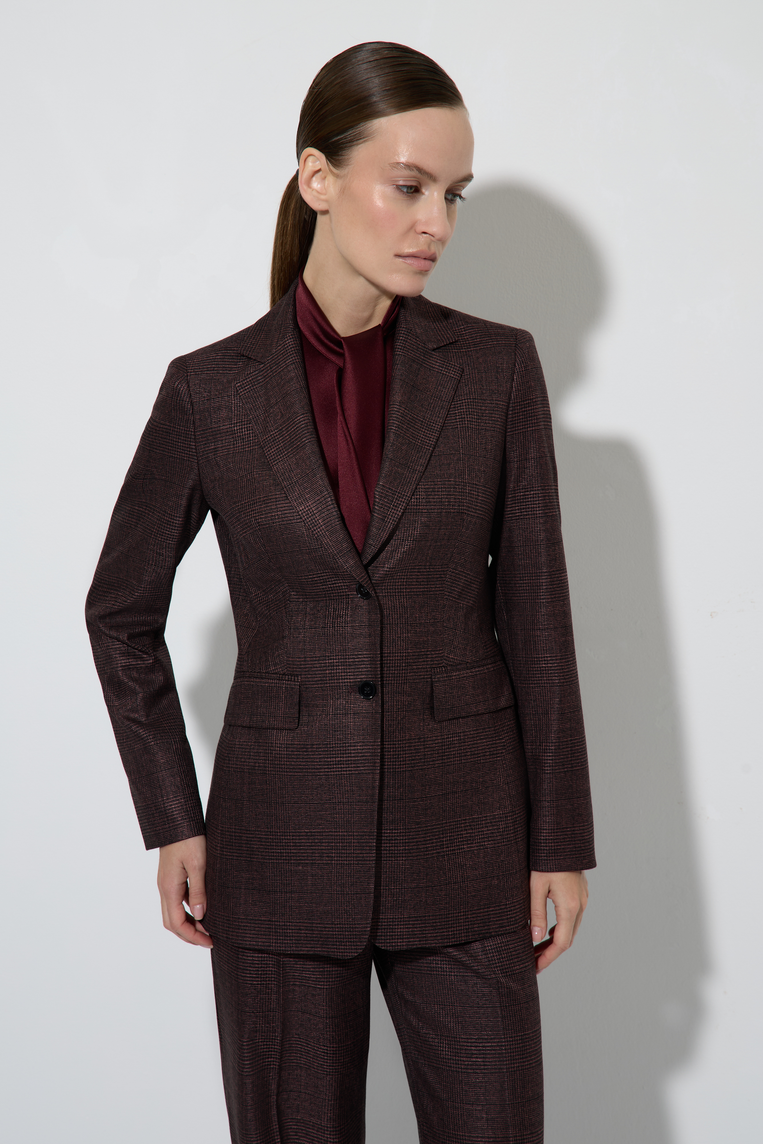 Жакет приталенный в клетку VASSA&Co, пол женский, цвет бордовый