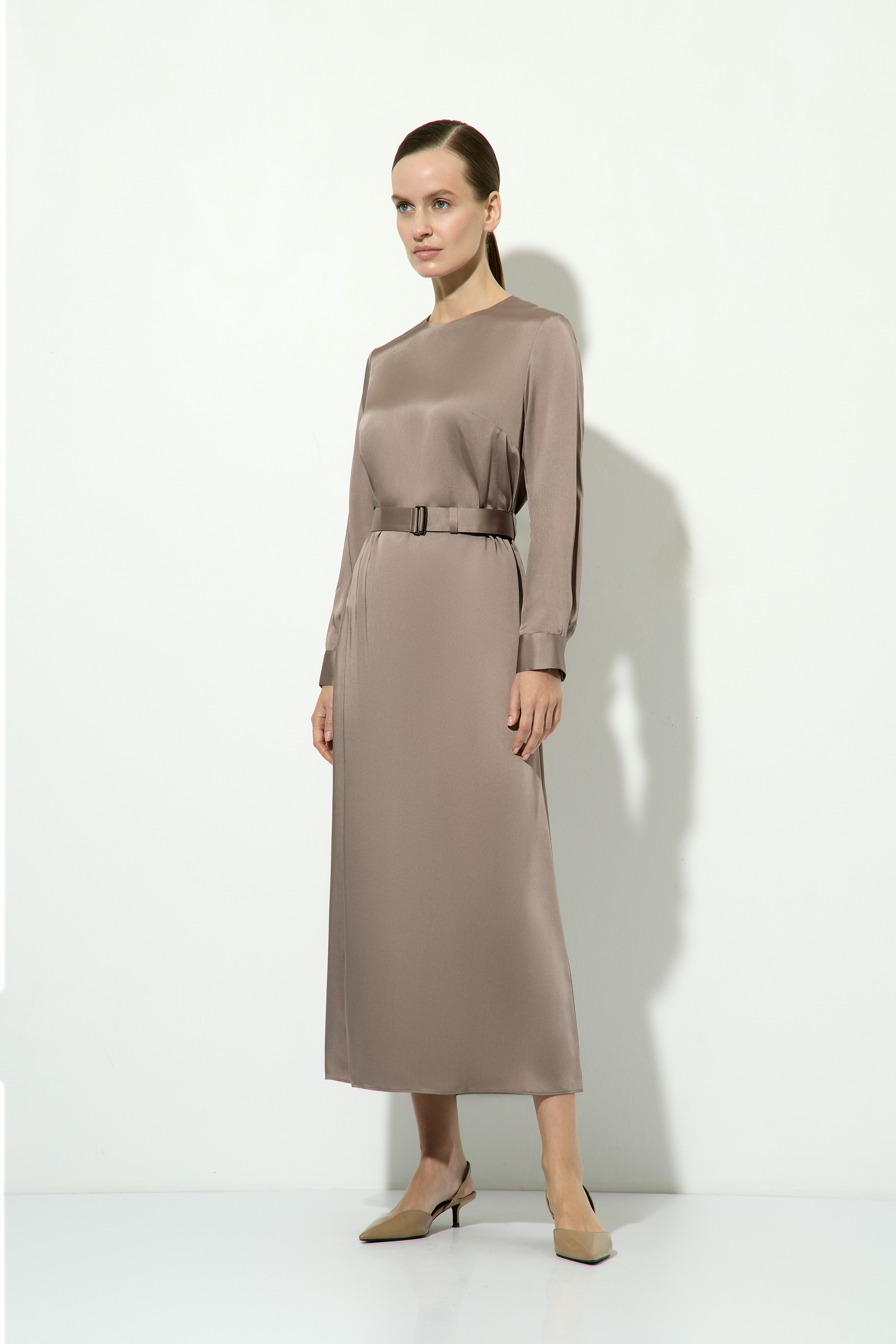 Платье атласное VASSA&Co, пол женский, цвет коричневый