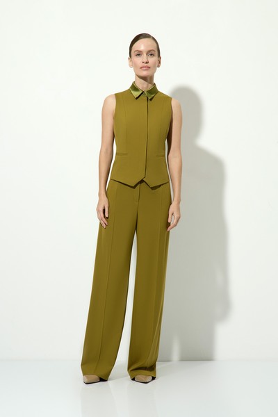 Жилет с атласным воротником VASSA&Co, пол женский, цвет хаки