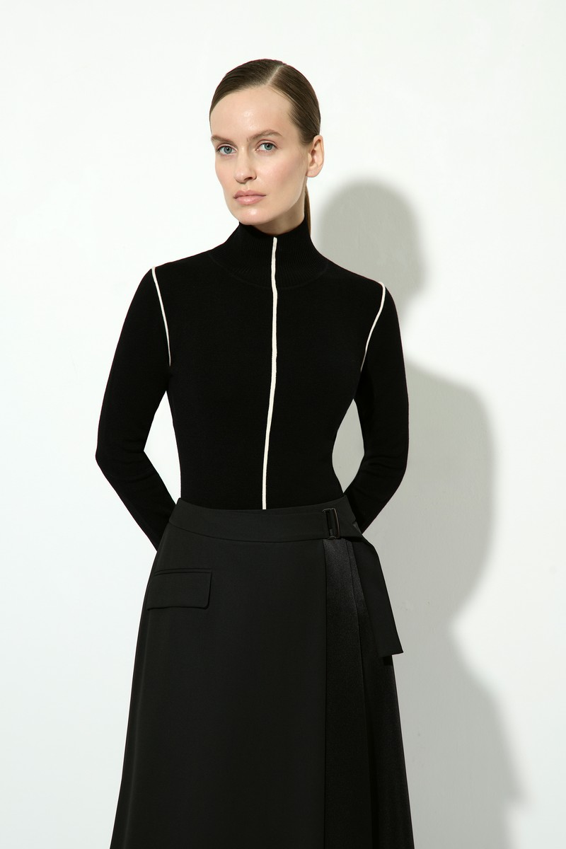 Джемпер из шерсти мериноса VASSA&Co, пол женский, цвет черный