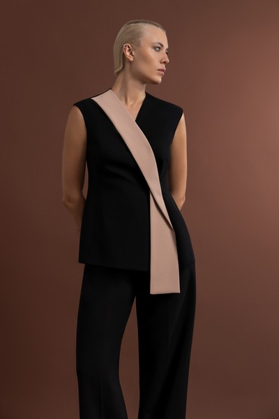 Удлиненный жилет с акцентной деталью VASSA&Co, пол женский, цвет бежевый