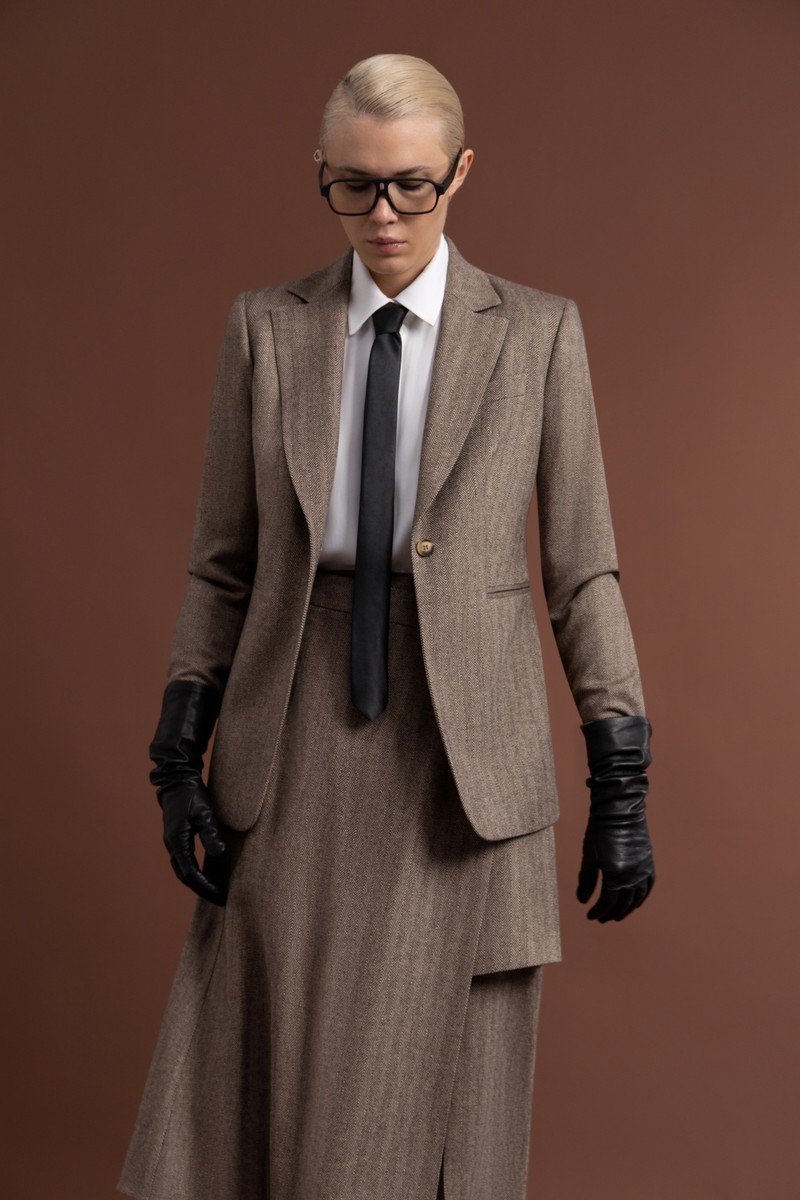 Однобортный жакет приталенного силуэта VASSA&Co, пол женский, цвет коричневый