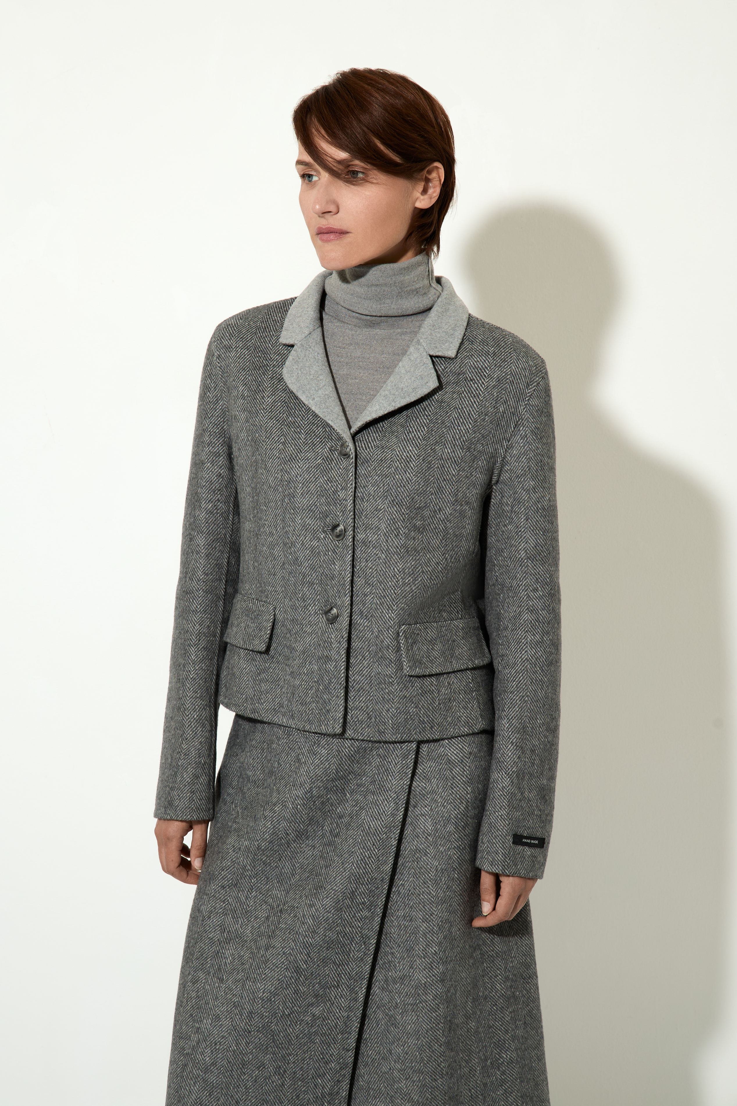 Жакет укороченный VASSA CODE, пол женский, цвет серый