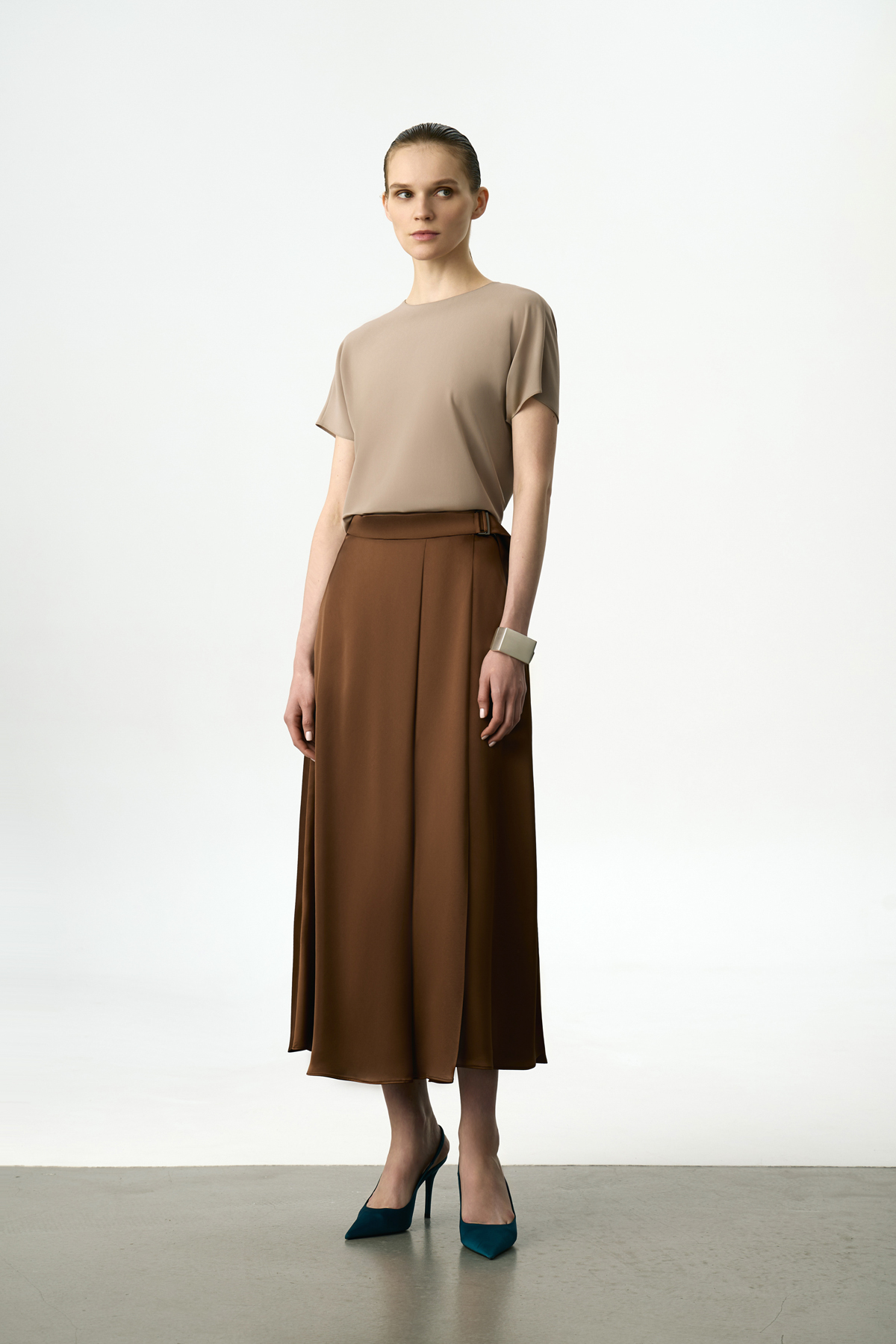 Юбка-миди атласная VASSA&Co, пол женский, цвет коричневый