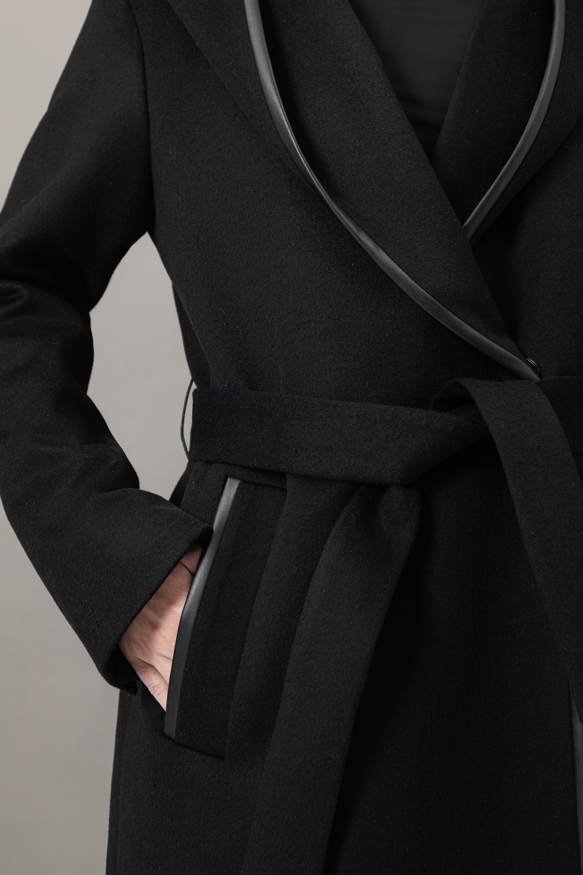 Пальто с капюшоном VASSA&Co, пол женский, цвет черный, фото №6