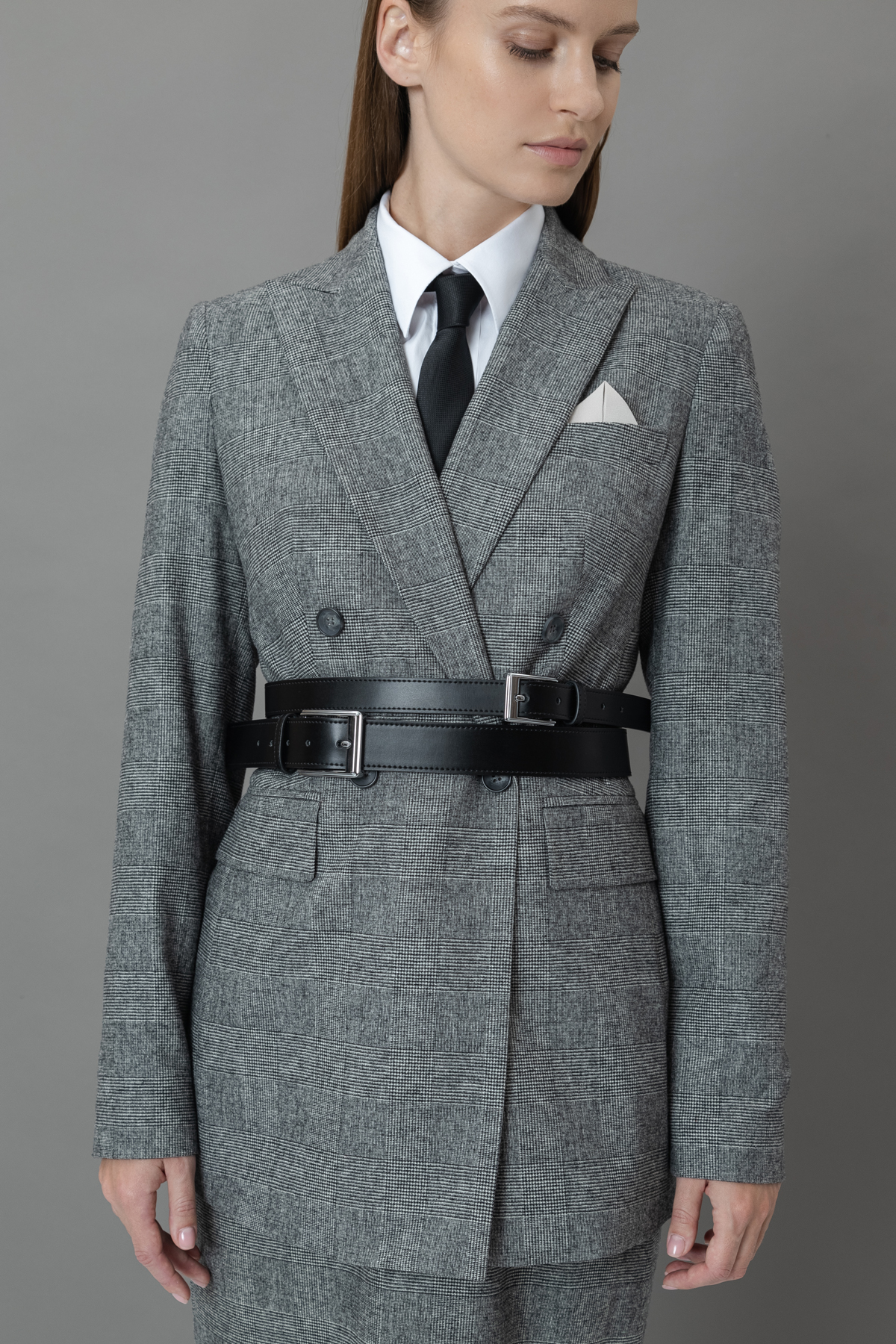 Кожаный ремень с металлической пряжкой VASSA&Co, пол женский, цвет черный, фото №2