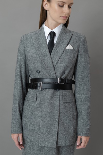 Кожаный ремень с металлической пряжкой VASSA&Co, пол женский, цвет черный, фото №2