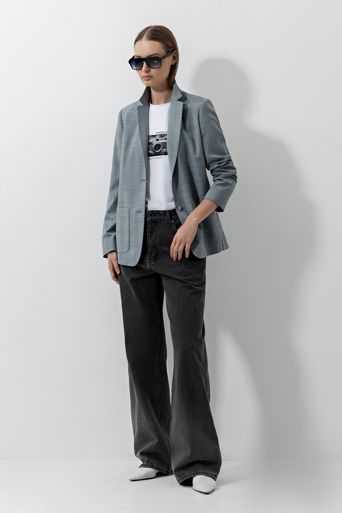 Джинсы Chelsea с градиентом VASSA CODE, пол женский, цвет серый, фото №2