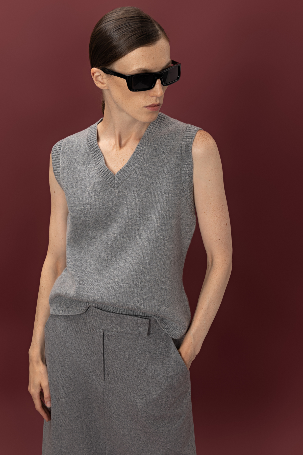 Жилет из шерсти и кашемира VASSA&Co, пол женский, цвет серый, фото №2