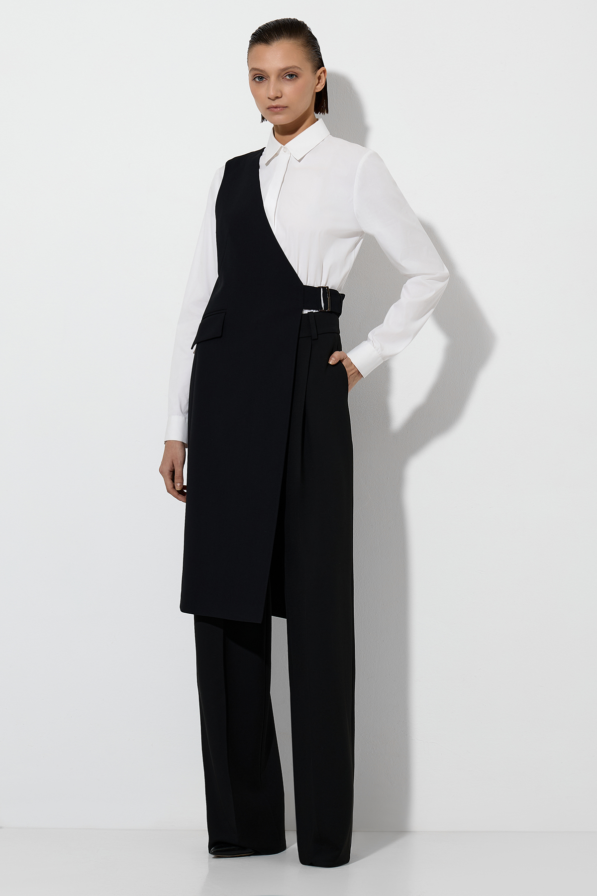 Удлиненный жилет на одно плечо VASSA&Co, пол женский, цвет черный, фото №3