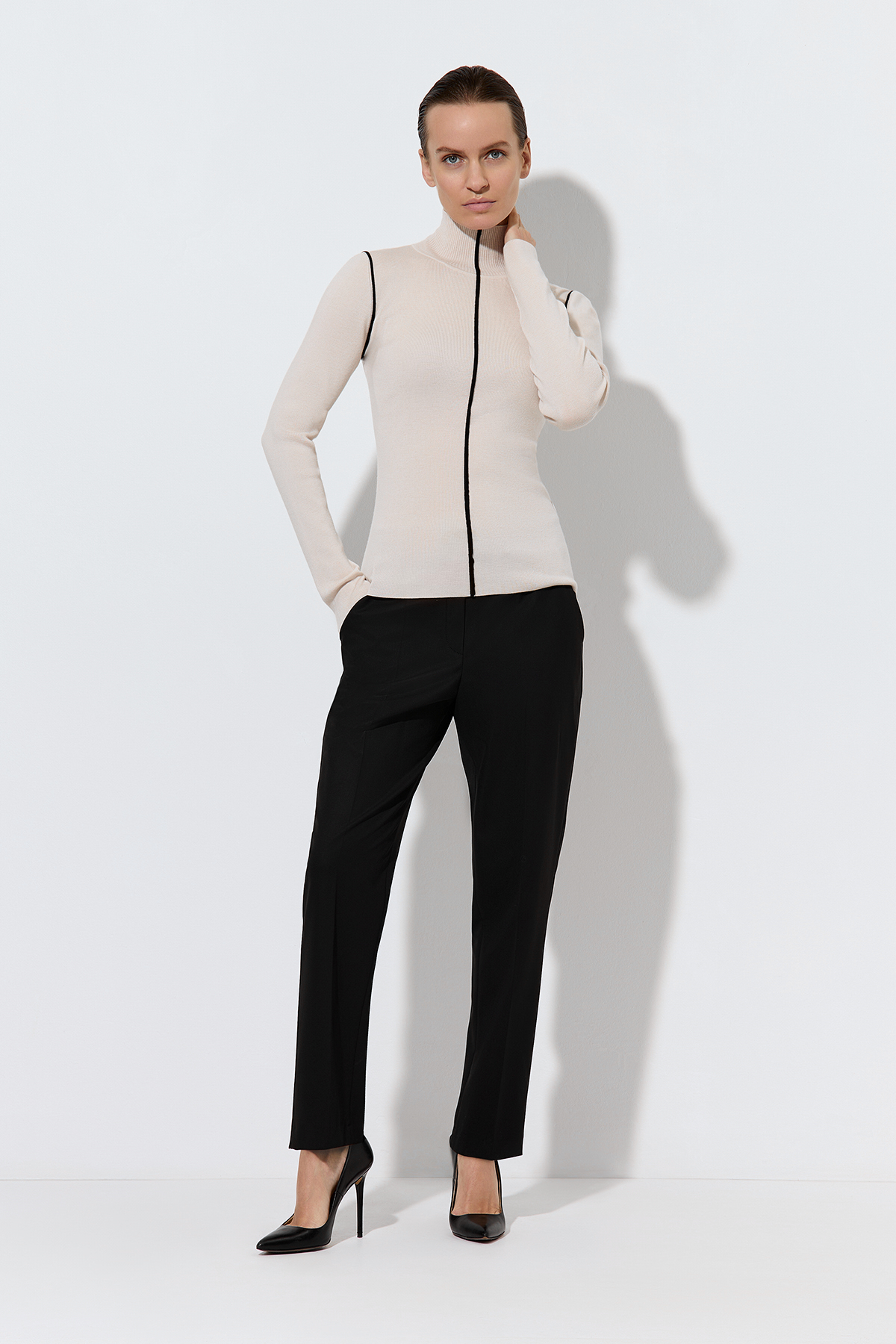 Водолазка из шерсти мериноса VASSA&Co, пол женский, цвет молочный, фото №2