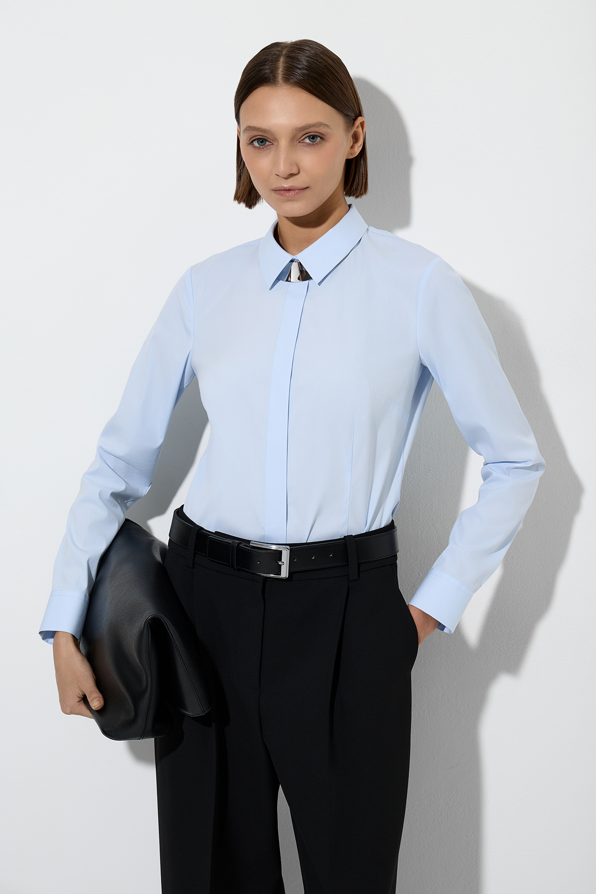 Кожаный ремень с металлической пряжкой VASSA&Co, пол женский, цвет черный, фото №2