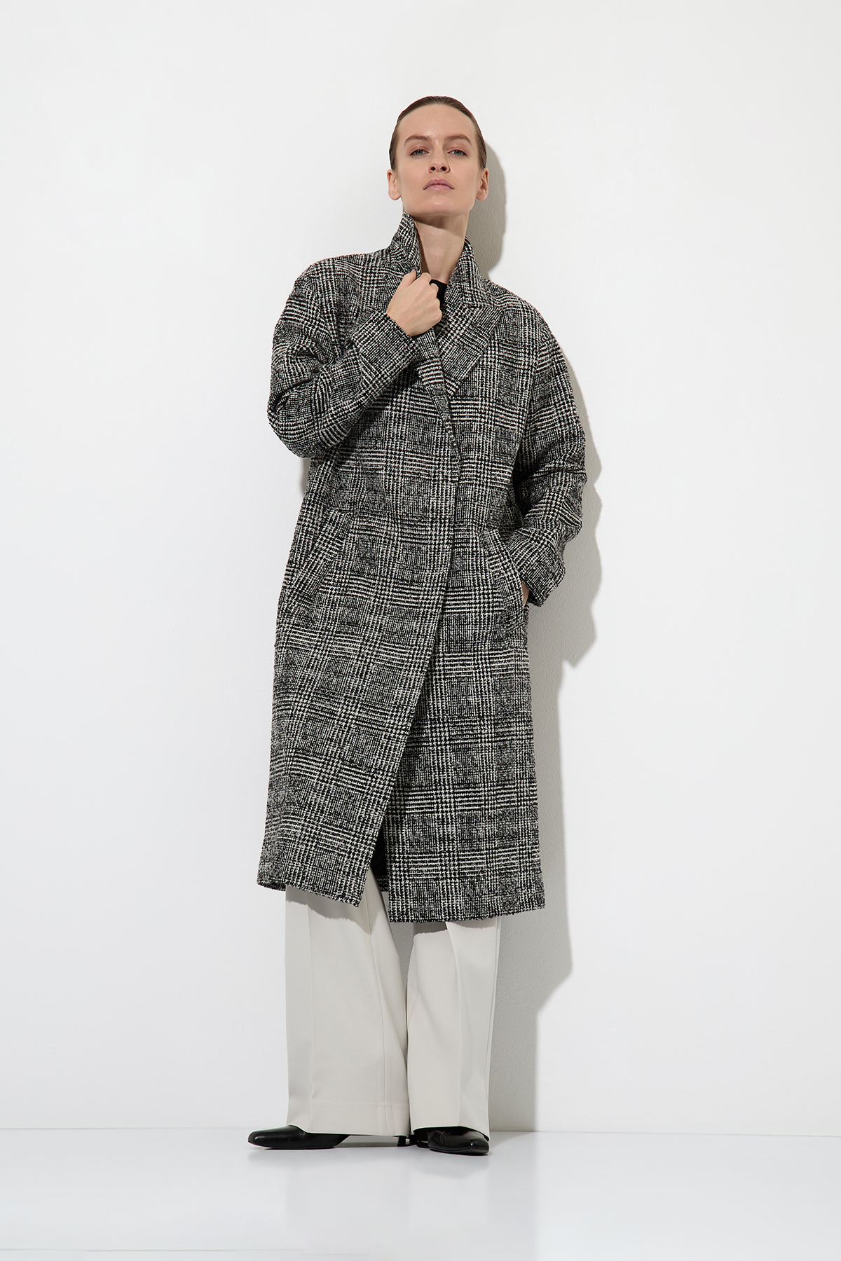 Пальто со съемной манишкой VASSA&Co, пол женский, цвет черный, фото №2