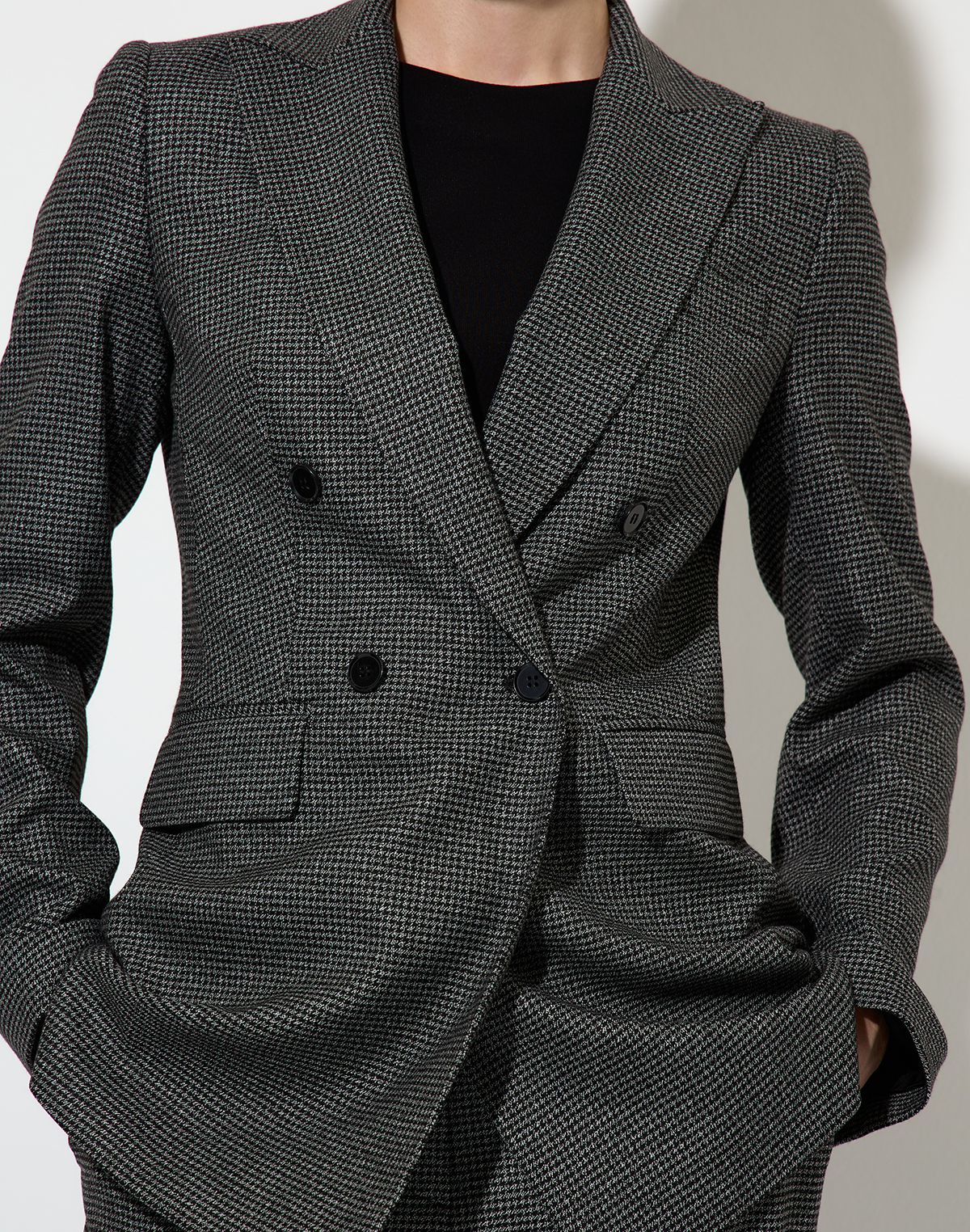 Двубортный жакет в мелкую клетку VASSA&Co, пол женский, цвет черный, фото №6