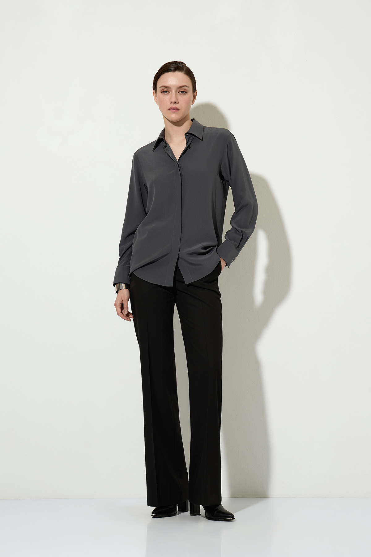 Брюки прямого кроя VASSA&Co, пол женский, цвет черный, фото №2