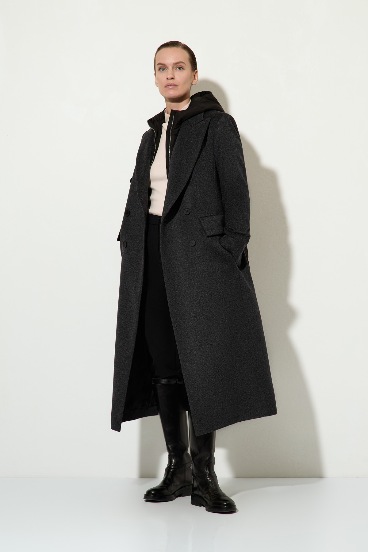 Зауженные брюки с молниями VASSA&Co, пол женский, цвет черный, фото №2