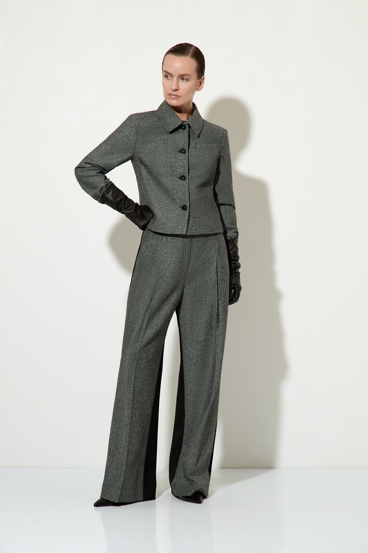 Брюки в стиле color block VASSA&Co, пол женский, цвет серый, фото №6