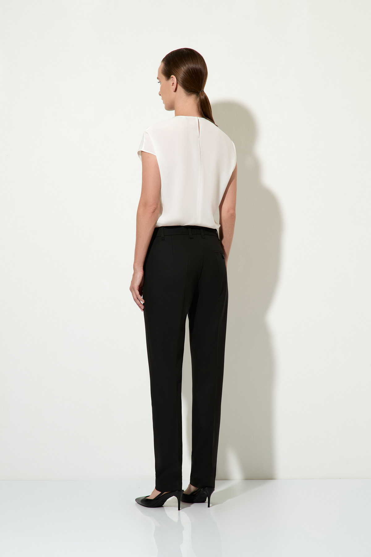 Базовые брюки VASSA&Co, пол женский, цвет черный, фото №2