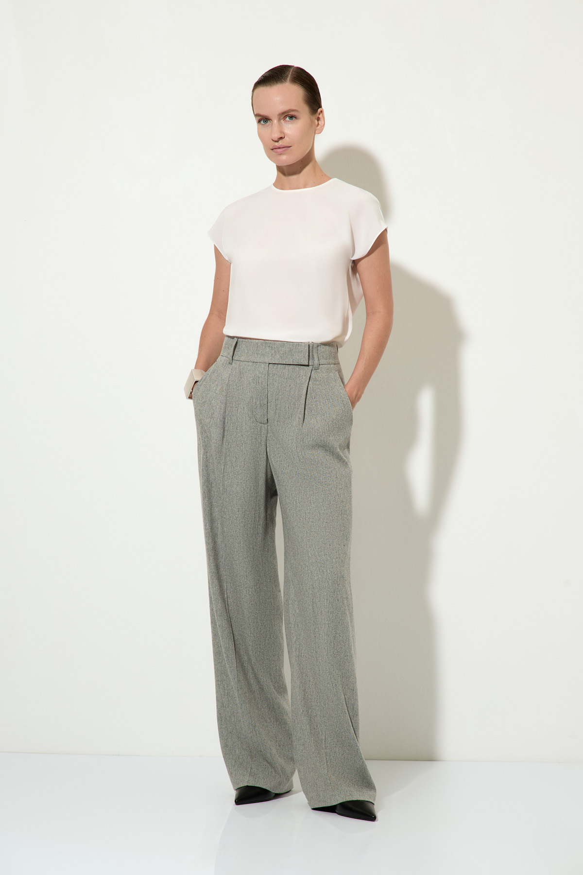 Брюки прямого кроя VASSA&Co, пол женский, цвет серый, фото №6
