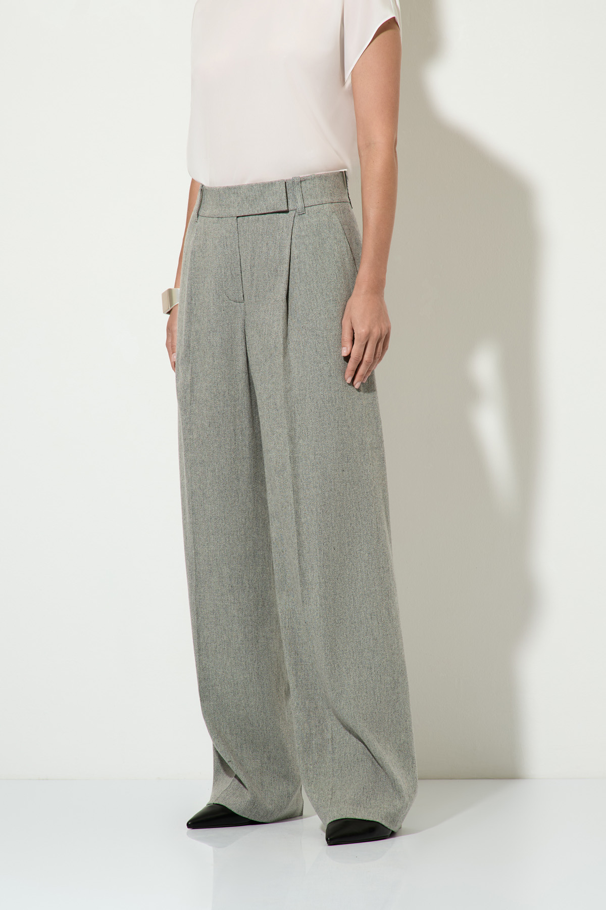 Брюки прямого кроя VASSA&Co, пол женский, цвет серый, фото №7