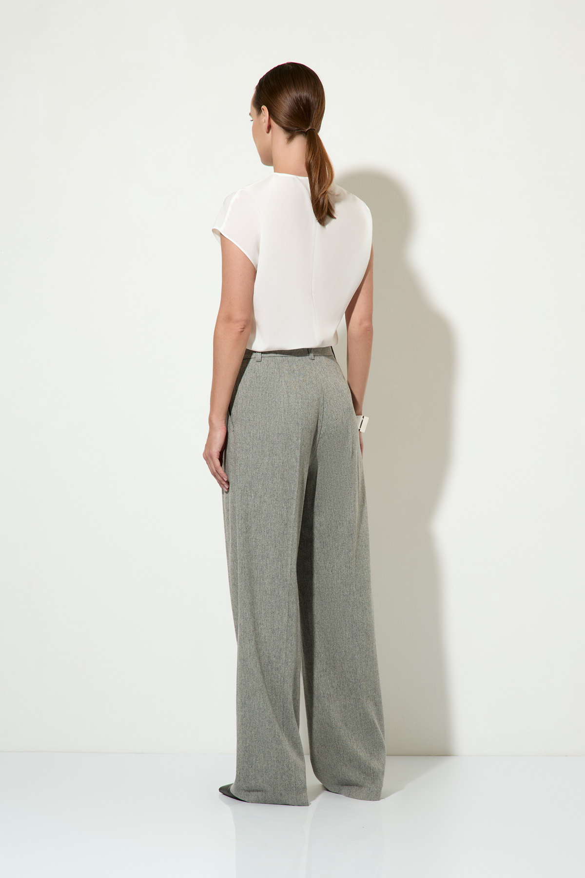 Брюки прямого кроя VASSA&Co, пол женский, цвет серый, фото №3
