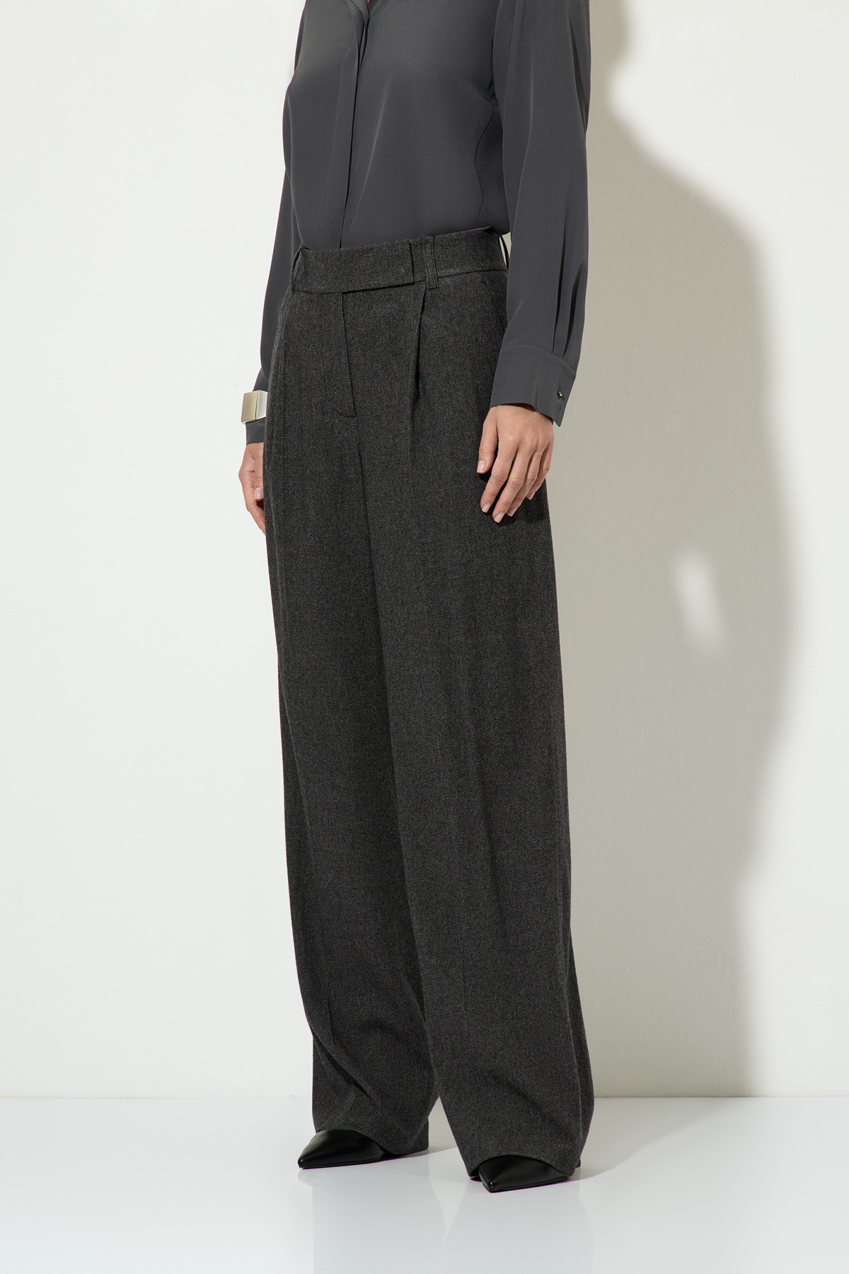 Брюки прямого кроя из полушерсти VASSA&Co, пол женский, цвет серый, фото №5